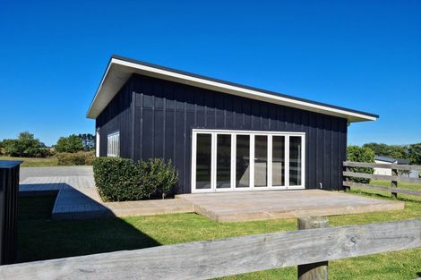 Photo of property in 114 Bombay Road, Bombay, 2675