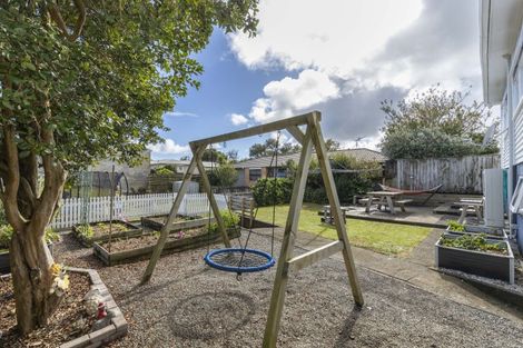 Photo of property in 15 Tarahua Road, Vogeltown, New Plymouth, 4310