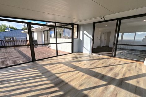 Photo of property in 951 East Coast Road, Torbay, Auckland, 0630