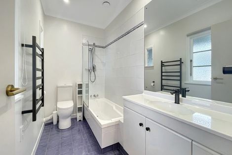 Photo of property in 2/25 Cathedral Place, Parnell, Auckland, 1052