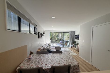 Photo of property in 25 Tokai Place, Glen Eden, 0602