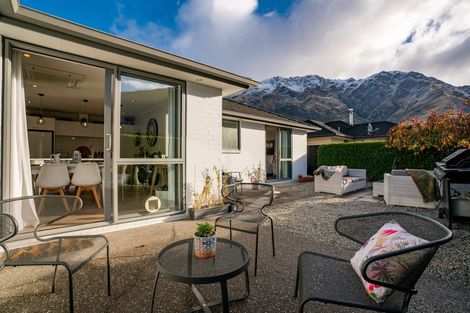 Photo of property in 2 Alluvial Court, Arthurs Point, Queenstown, 9371