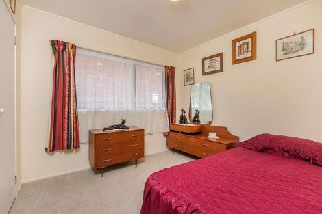 Photo of property in 1/3 Ondine Place, Glenfield, Auckland, 0629