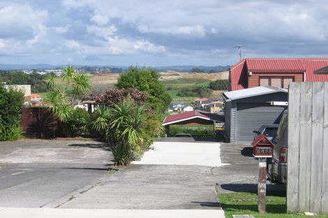 Photo of property in 1/642 East Coast Road, Pinehill, Auckland, 0630