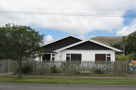 Photo of property in 12 Arnold Street, Sumner, Christchurch, 8081
