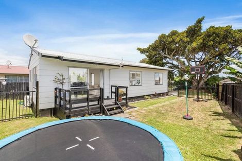 Photo of property in 2/2 Hatherley Place, Clendon Park, Auckland, 2103