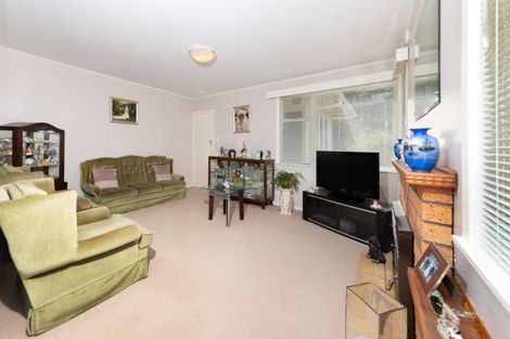 Photo of property in 9 Howard Road, Northcote, Auckland, 0627