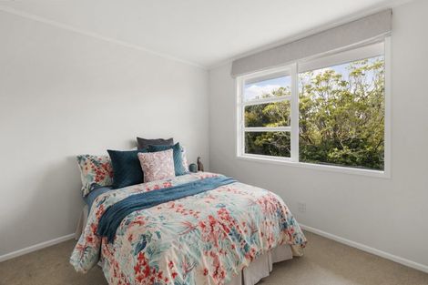 Photo of property in 71 Churton Drive, Churton Park, Wellington, 6037