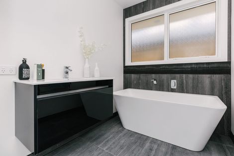 Photo of property in 42 Freedom Drive, Kelvin Grove, Palmerston North, 4414