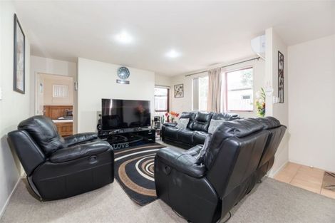 Photo of property in 57 Woodbank Drive, Glen Eden, Auckland, 0602