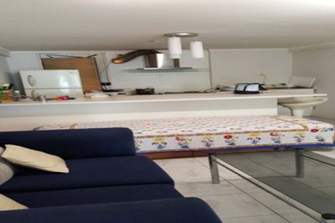 Photo of property in 2/68 Pupuke Road, Hillcrest, Auckland, 0627