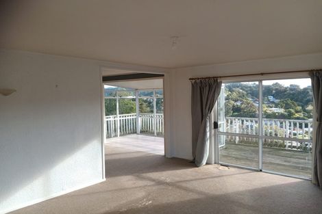 Photo of property in 32 Castle Crescent, Stokes Valley, Lower Hutt, 5019