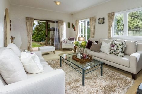 Photo of property in 10 Louvain Place, Greenhithe, Auckland, 0632