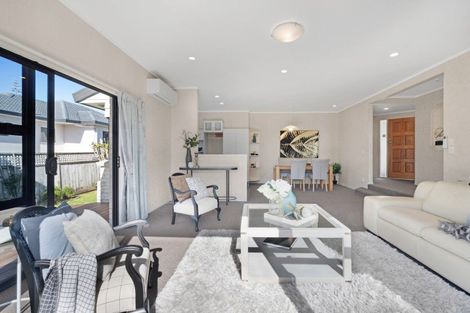 Photo of property in 2/40 Simmental Crescent, Somerville, Auckland, 2014