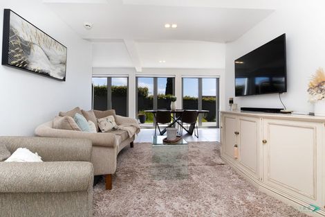 Photo of property in 1 Endymion Place, Half Moon Bay, Auckland, 2012