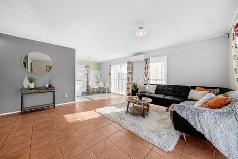 Photo of property in 9 Chibnall Place, Conifer Grove, Takanini, 2112