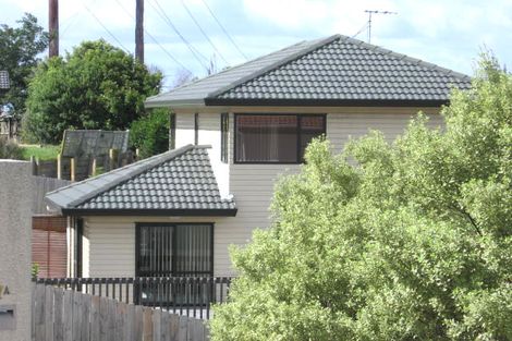 Photo of property in 1/27 Highgrove Lane, Totara Vale, Auckland, 0632