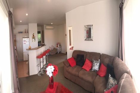 Photo of property in 104 Harmel Road, Glendene, Auckland, 0602