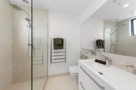 Photo of property in Sugar Lane Apartments, 4/31 Rawene Road, Birkenhead, Auckland, 0626