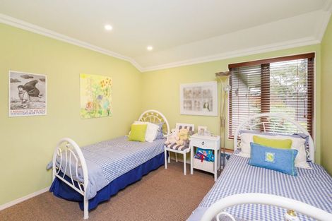 Photo of property in 3 Lourie Way, Fitzherbert, Palmerston North, 4410