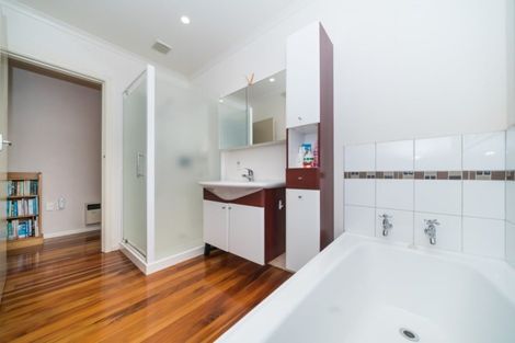 Photo of property in 10 Hartley Place, Awapuni, Palmerston North, 4412