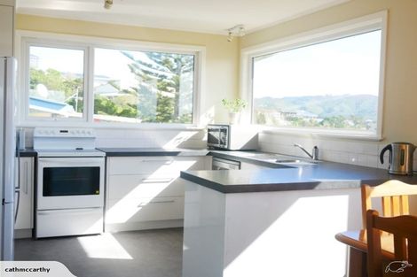 Photo of property in 23 Carluke Street, Paparangi, Wellington, 6037