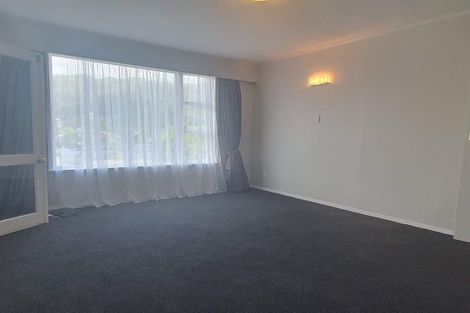Photo of property in 39 Korau Grove, Stokes Valley, Lower Hutt, 5019