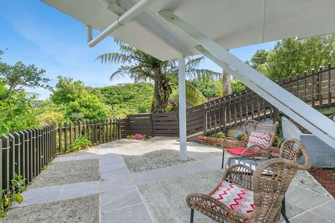 Photo of property in 115 Dowse Drive, Maungaraki, Lower Hutt, 5010