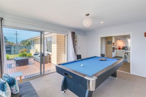 Photo of property in 32 Inwoods Road, Parklands, Christchurch, 8083