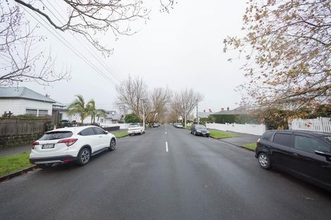Photo of property in 4/2 Herne Bay Road, Herne Bay, Auckland, 1011