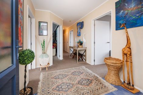 Photo of property in 21 Aspen Way, Kelvin Grove, Palmerston North, 4414