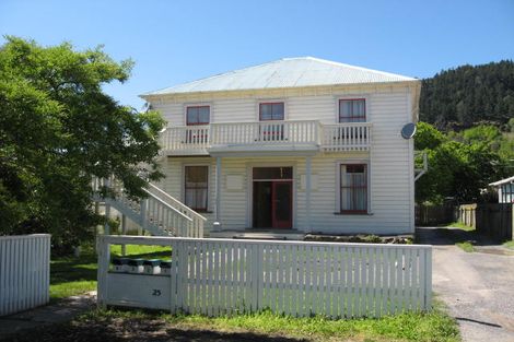 Photo of property in 25 Waimea Road, Nelson South, Nelson, 7010