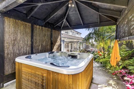 Photo of property in 17 Willowbank Close, East Tamaki Heights, Auckland, 2016