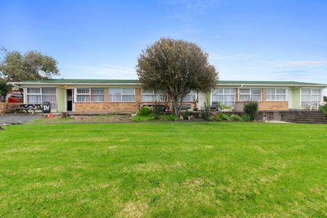 Photo of property in 84a Royal View Road, Te Atatu South, Auckland, 0610