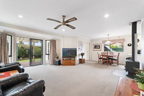 Photo of property in 4 Checketts Place, Papamoa Beach, Papamoa, 3118