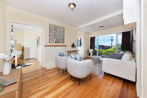 Photo of property in 1/8 Orchard Road, Waiake, Auckland, 0630