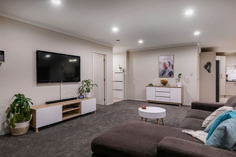 Photo of property in 22 Bradnor Meadows Drive, Swanson, Auckland, 0612