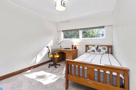 Photo of property in 2 Roberts Avenue, Belmont, Auckland, 0622
