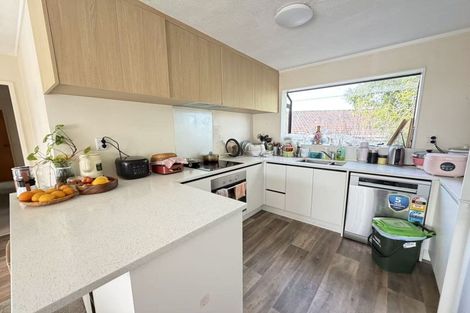 Photo of property in 50 Aviemore Drive, Highland Park, Auckland, 2010
