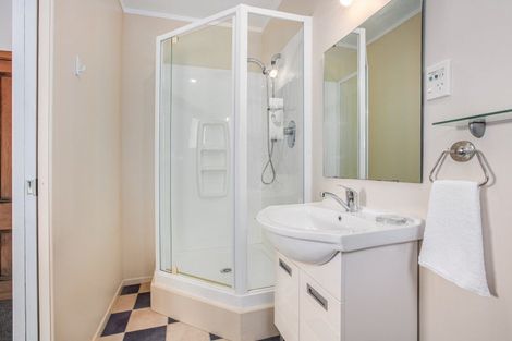 Photo of property in 104 Airlie Road, Plimmerton, Porirua, 5026