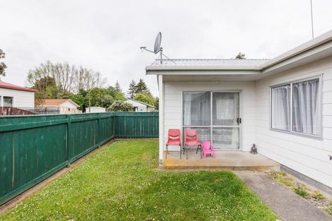 Photo of property in 28a Chatsworth Place, Highbury, Palmerston North, 4412