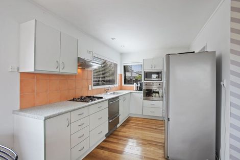 Photo of property in 3 Hosking Place, Clarks Beach, 2122