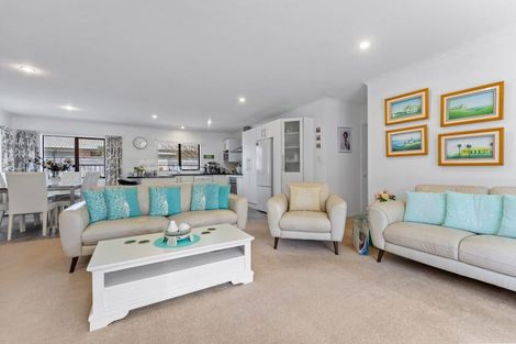 Photo of property in 19 Raabia Close, Parakai, 0830