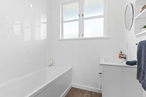 Photo of property in 64 Cologne Street, Martinborough, 5711