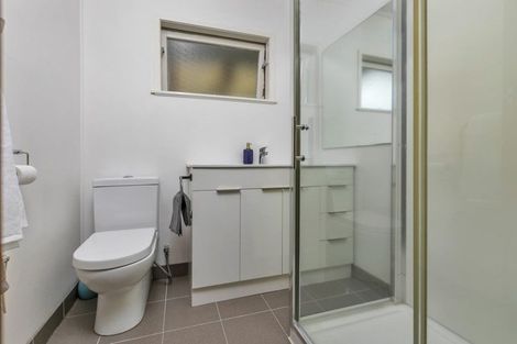 Photo of property in 1/5 Stott Avenue, Birkdale, Auckland, 0626