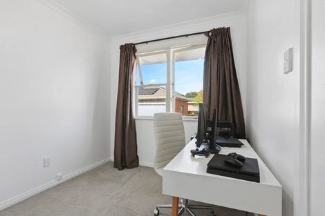 Photo of property in 15 Kingdale Road, Henderson, Auckland, 0610