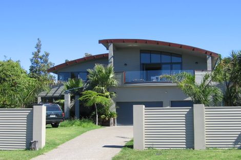 Photo of property in 35-37 Castor Road, Castor Bay, Auckland, 0620