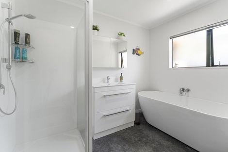 Photo of property in 75 Michael Road, Paraparaumu Beach, Paraparaumu, 5032