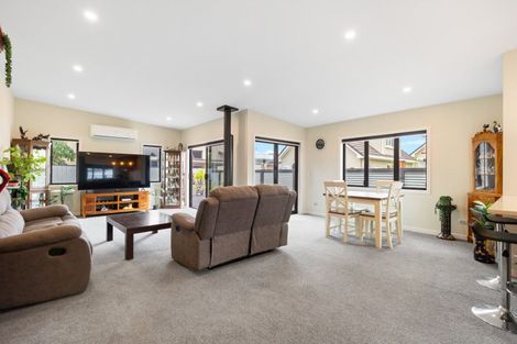 Photo of property in 10a Queenwood Road, Levin, 5510