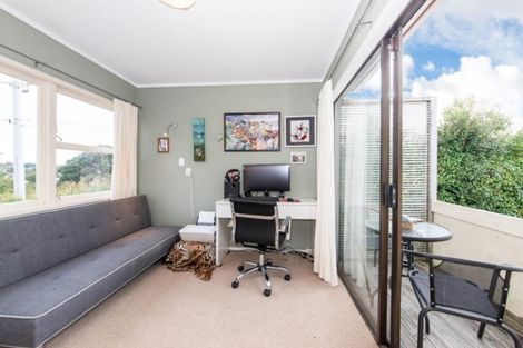 Photo of property in 1/156 Carlisle Road, Northcross, Auckland, 0632